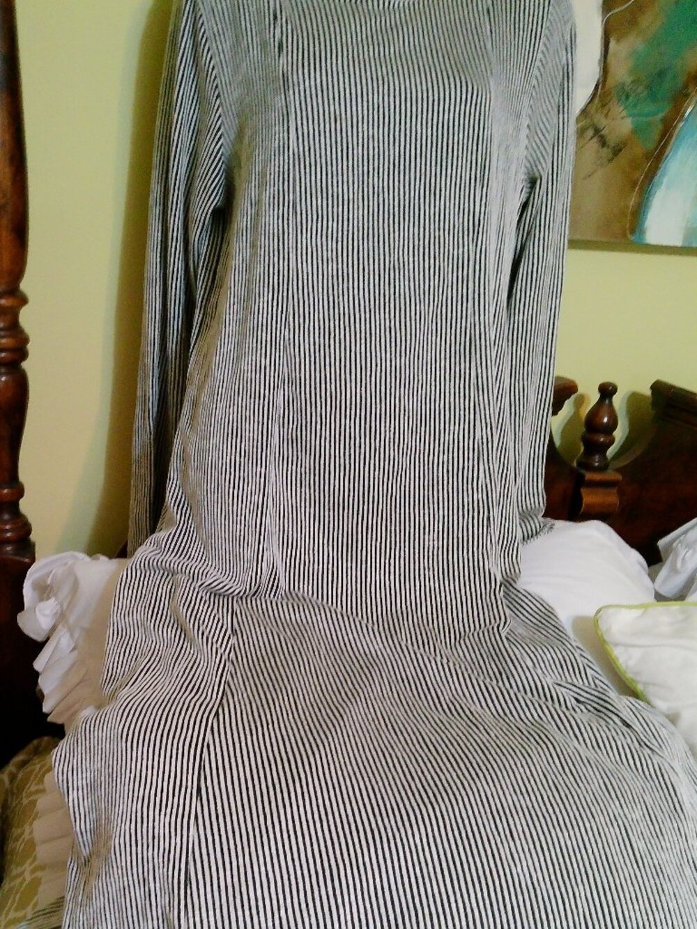 ACTING PRO WHITE PINSTRIPE DRESS WITH BLEACK STRIPES SIZE XLARGE GOOD CONDITION